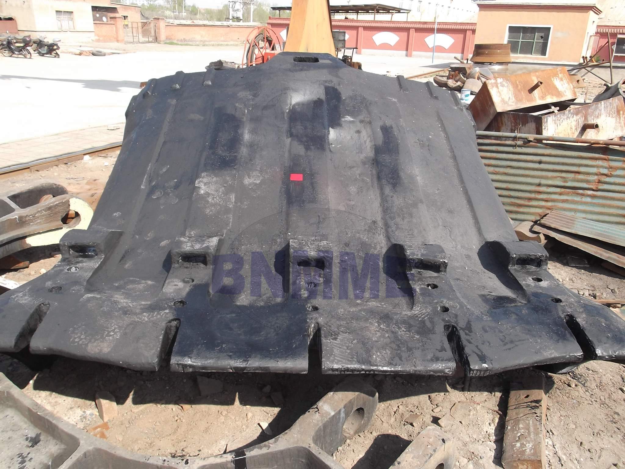 bucket front wall for mining equipment